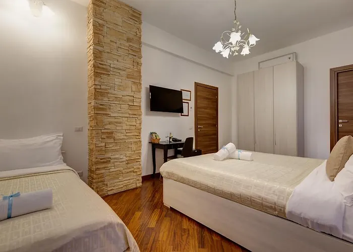 Little Rhome Nocleg ze śniadaniem 4*